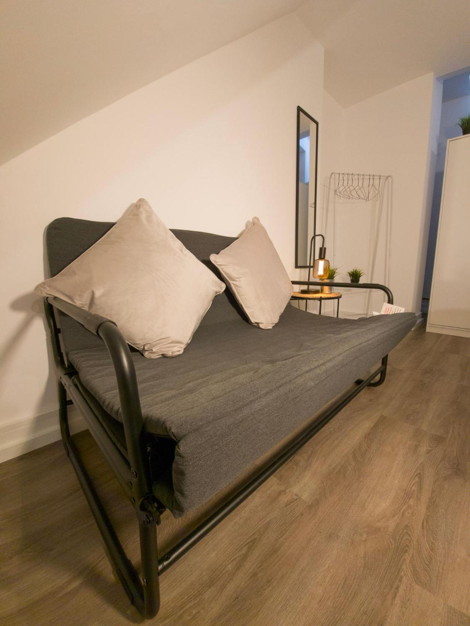 Plenty Of Parking Available; 3 Bedroom Apartment By Property Promise Cardiff Esterno foto