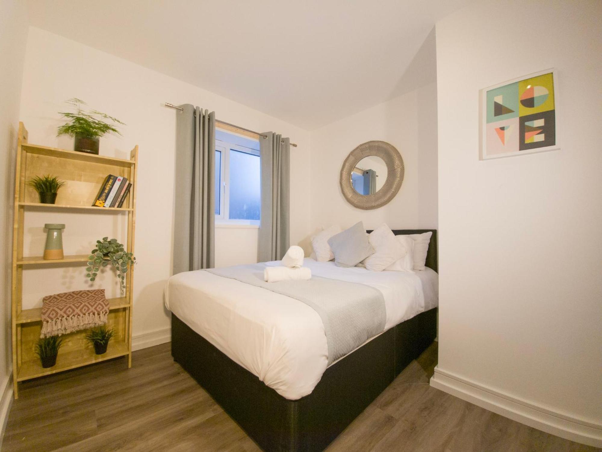 Plenty Of Parking Available; 3 Bedroom Apartment By Property Promise Cardiff Esterno foto
